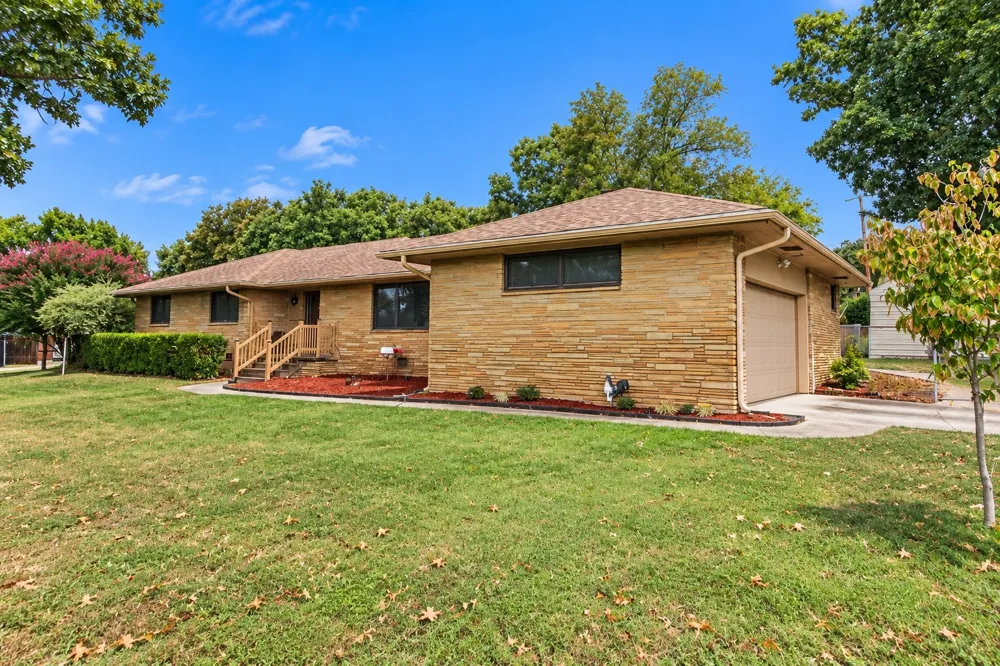 2009 Parkview Drive Okmulgee, OK 74447