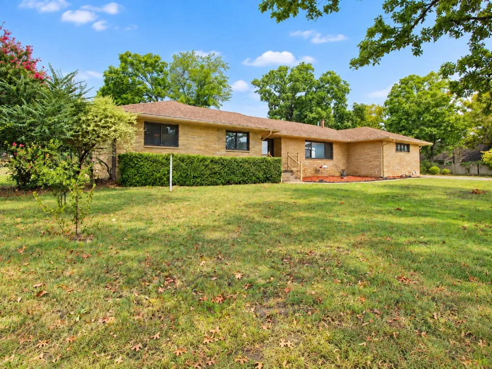2009 Parkview Drive Okmulgee, OK 74447