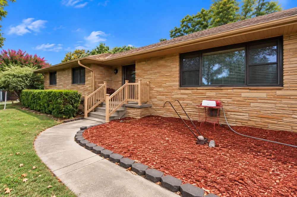 2009 Parkview Drive Okmulgee, OK 74447