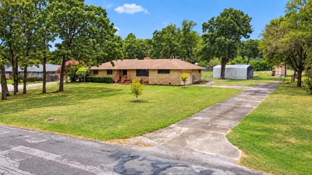 2009 Parkview Drive Okmulgee, OK 74447
