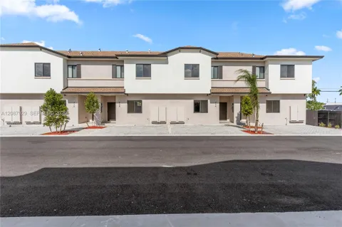 425 SW Palm Ter #425