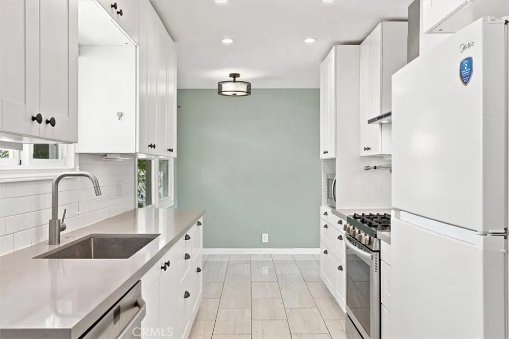 22209 Denker Torrance, CA 90501
