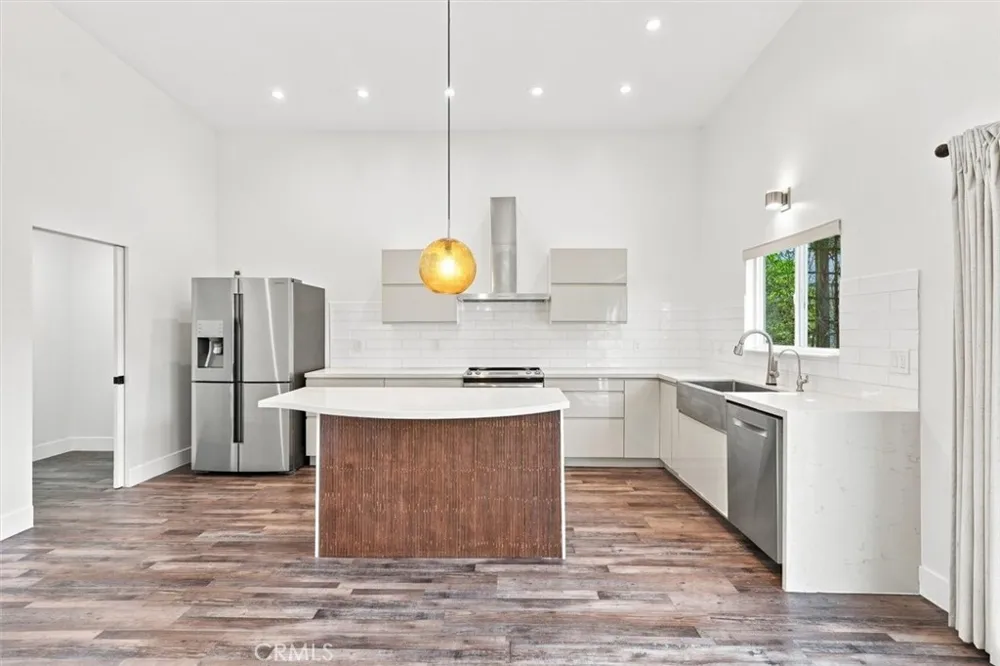 22209 Denker Torrance, CA 90501