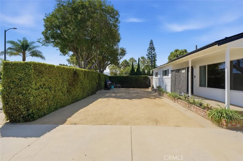 22209 Denker Torrance, CA 90501
