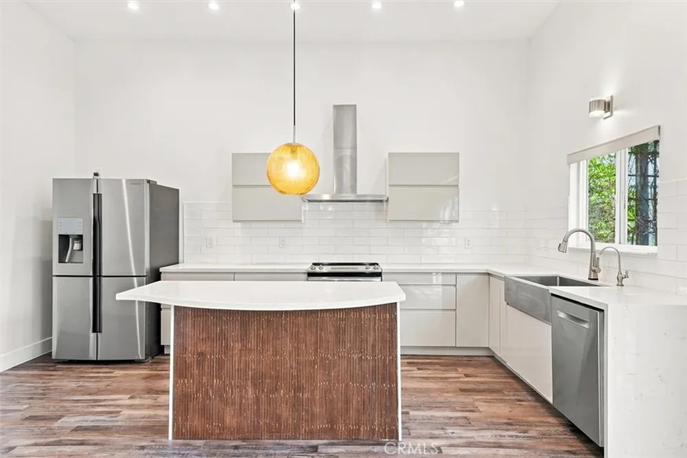 22209 Denker Torrance, CA 90501