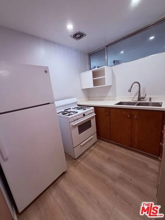 2000 Ivar Avenue #2 Los Angeles, CA 90068