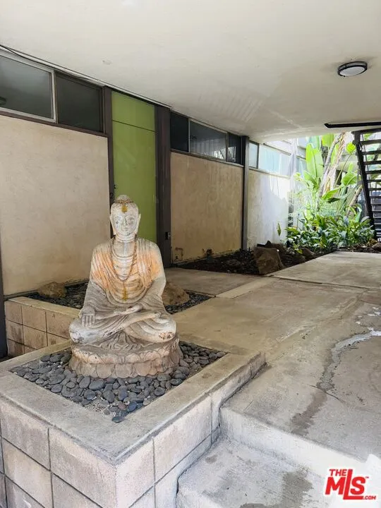 2000 Ivar Avenue #2 Los Angeles, CA 90068