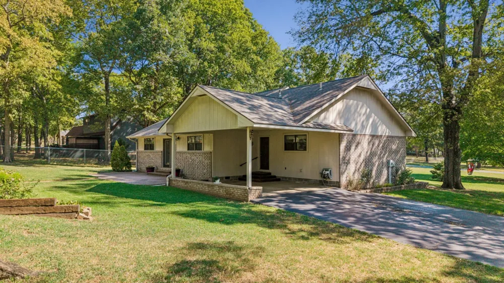 1303 Iroquois Chouteau, OK 74337