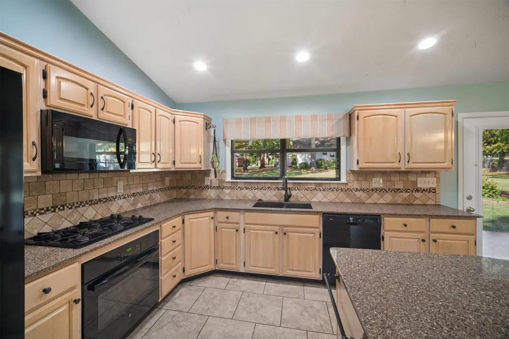 1303 Iroquois Chouteau, OK 74337