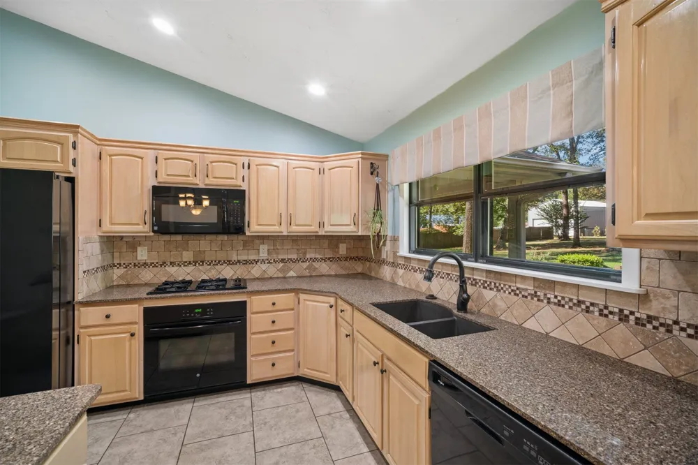 1303 Iroquois Chouteau, OK 74337