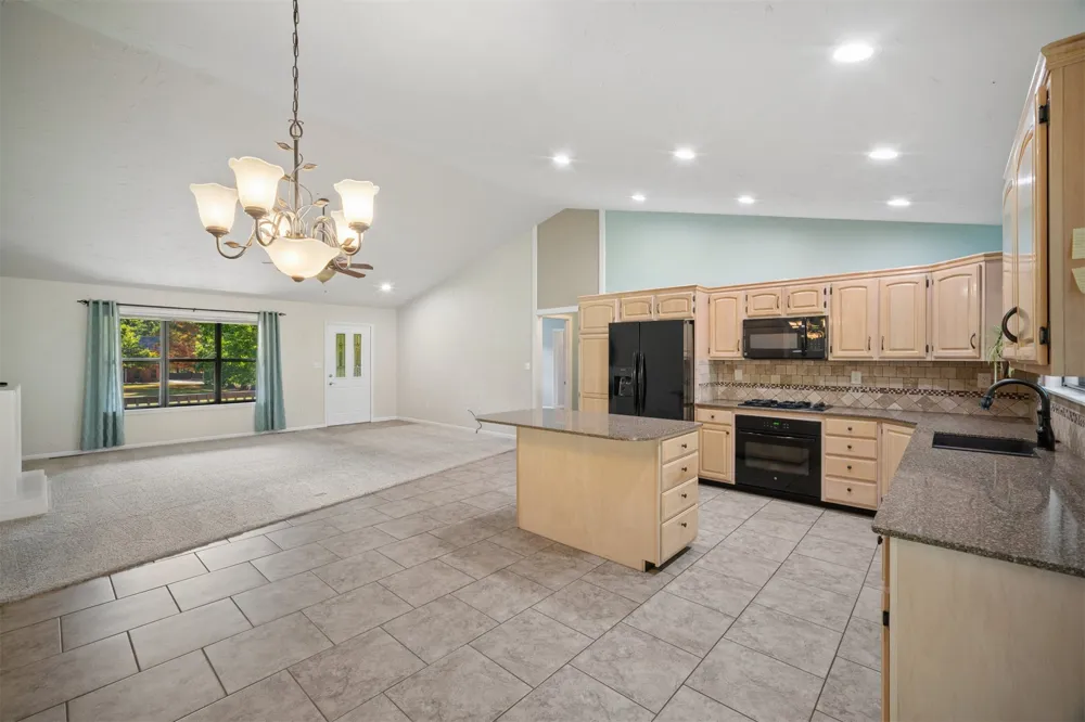 1303 Iroquois Chouteau, OK 74337