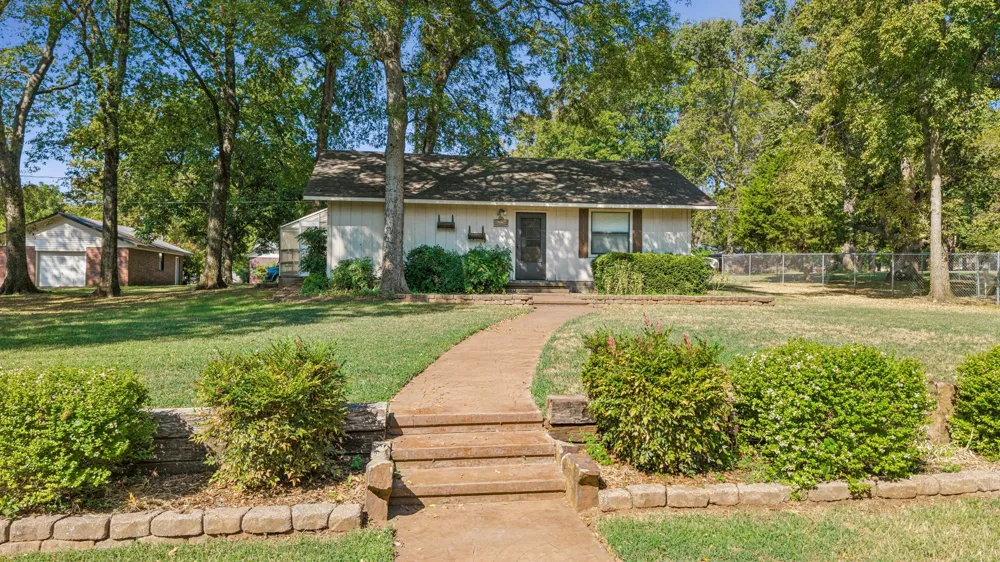 1303 Iroquois Chouteau, OK 74337