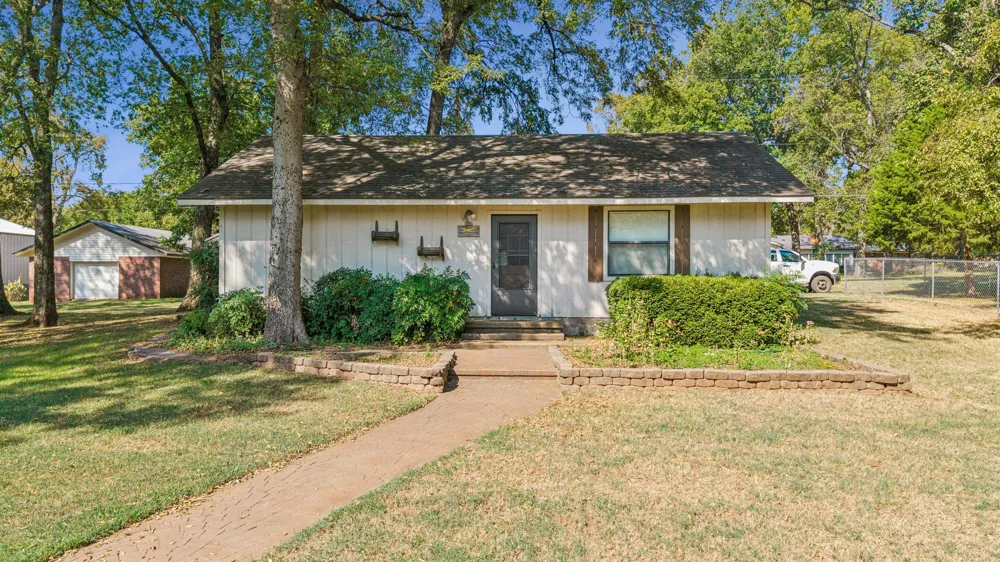 1303 Iroquois Chouteau, OK 74337