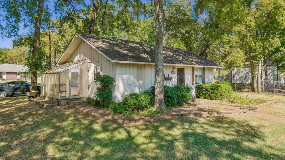1303 Iroquois Chouteau, OK 74337