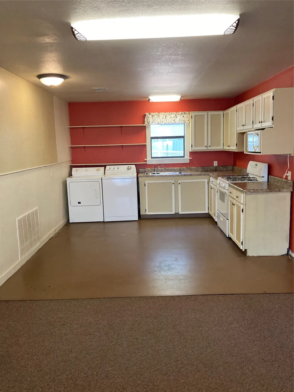 1303 Iroquois Chouteau, OK 74337