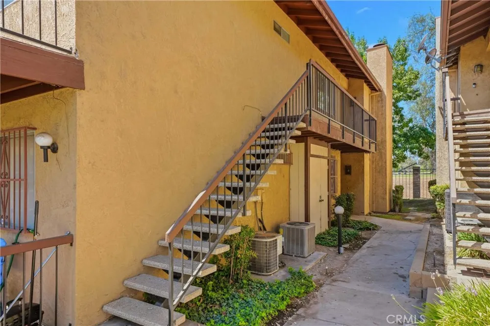 3274 Little Mountain #D San Bernardino, CA 92405