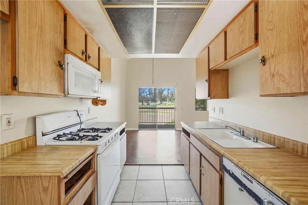 3274 Little Mountain #D San Bernardino, CA 92405
