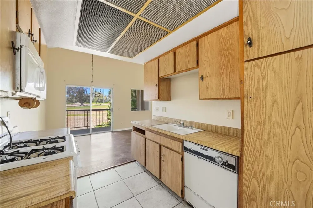 3274 Little Mountain #D San Bernardino, CA 92405