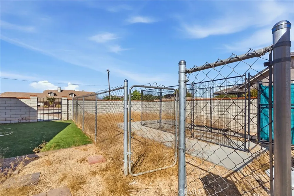 18810 Siesta Apple Valley, CA 92307