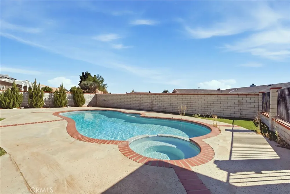 18810 Siesta Apple Valley, CA 92307