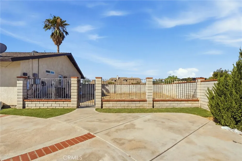 18810 Siesta Apple Valley, CA 92307