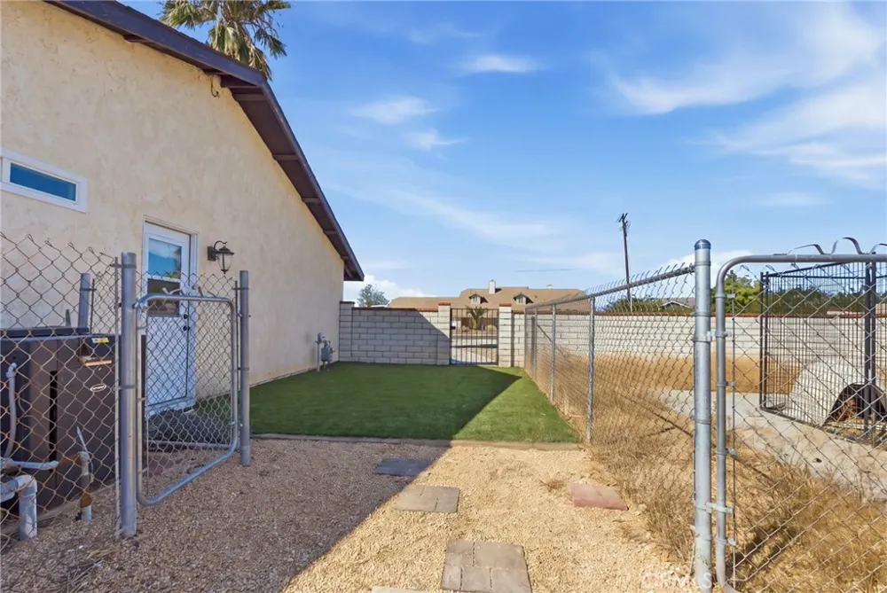18810 Siesta Apple Valley, CA 92307