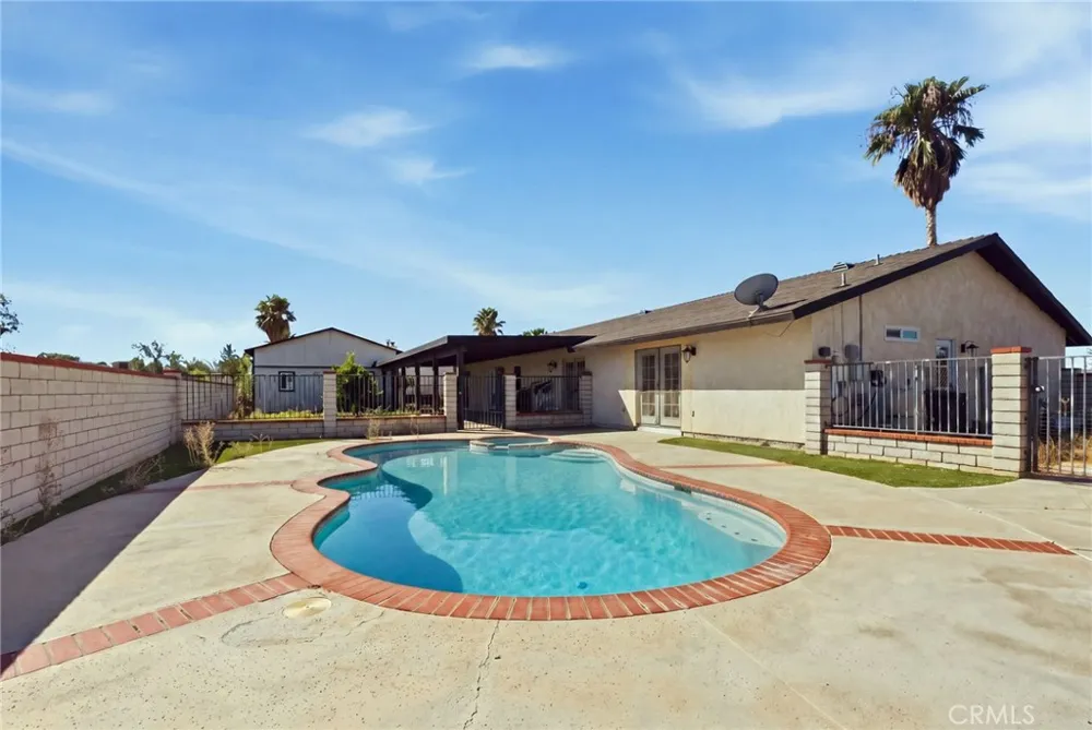 18810 Siesta Apple Valley, CA 92307