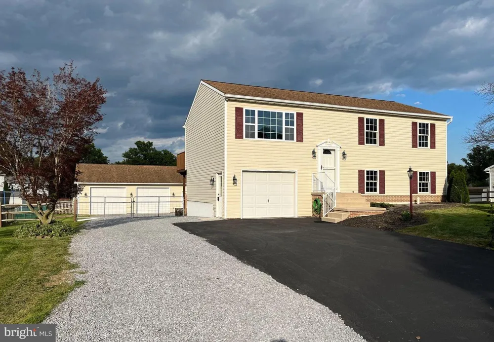 15932 HIBISCUS DRIVE Hagerstown, MD 21740