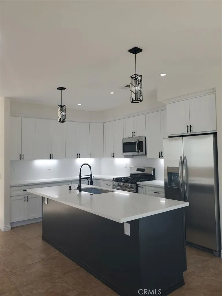 1183 Roadrunner San Jacinto, CA 92582