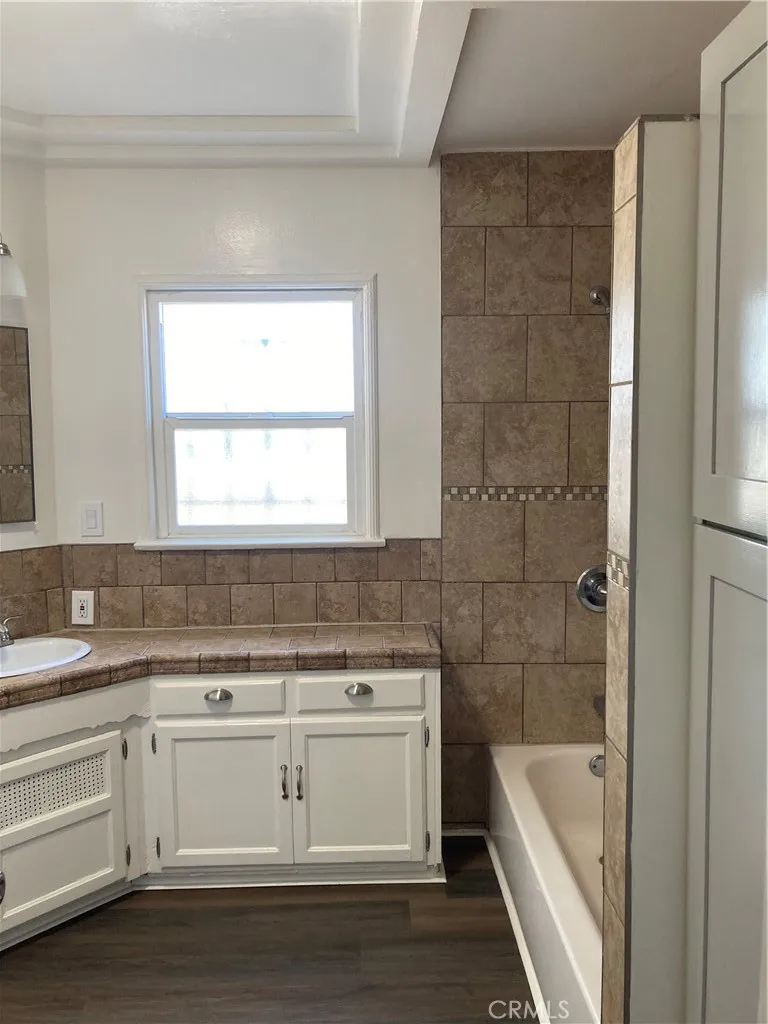 302 W 107th Street Los Angeles, CA 90003