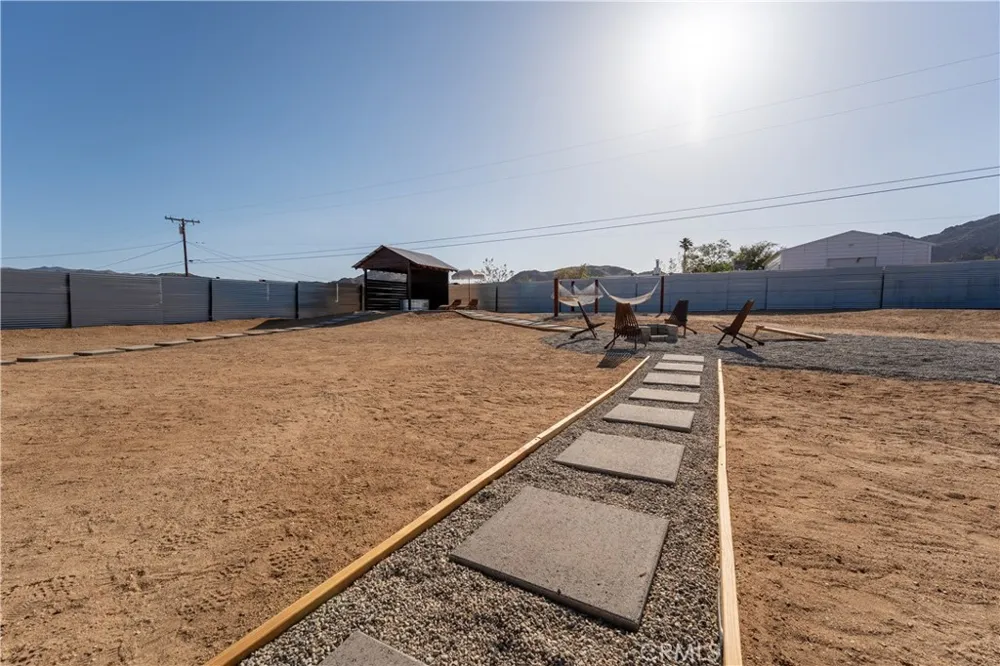 4726 Avenida La Flora Desierta Joshua Tree, CA 92252