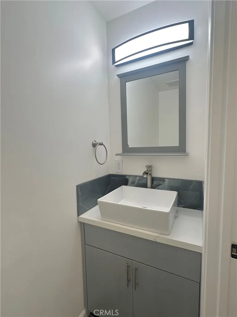 3834 W 111th Inglewood, CA 90303