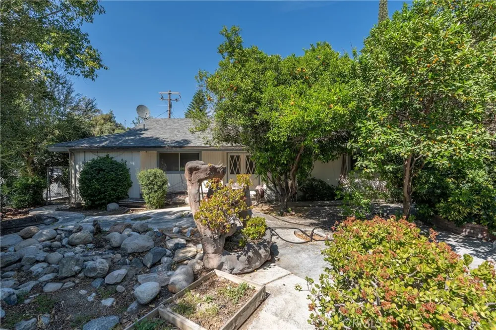 24066 Prado Colton, CA 92324