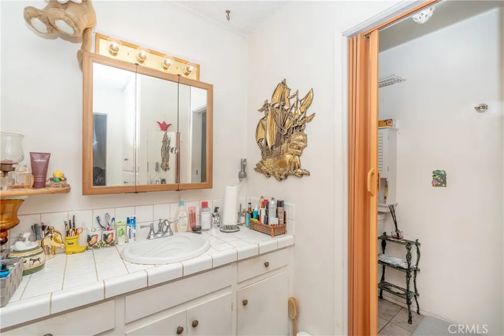 24066 Prado Colton, CA 92324
