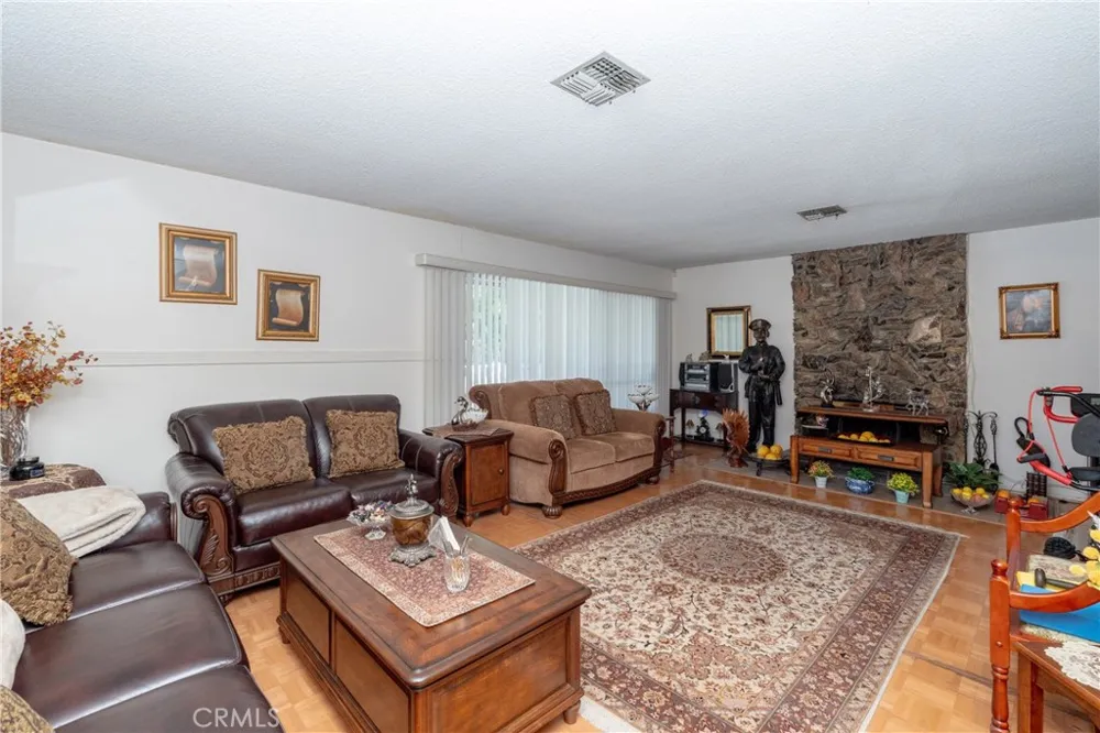 24066 Prado Colton, CA 92324