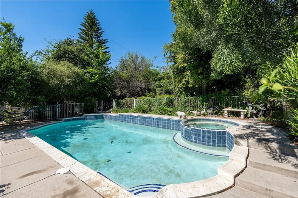 24066 Prado Colton, CA 92324