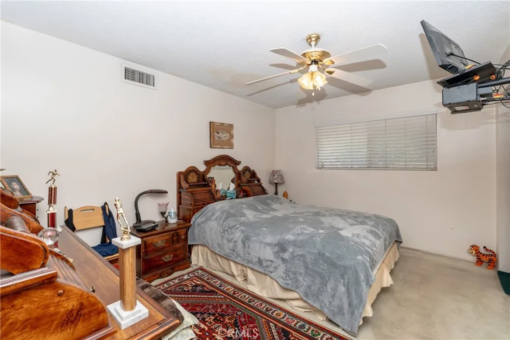 24066 Prado Colton, CA 92324