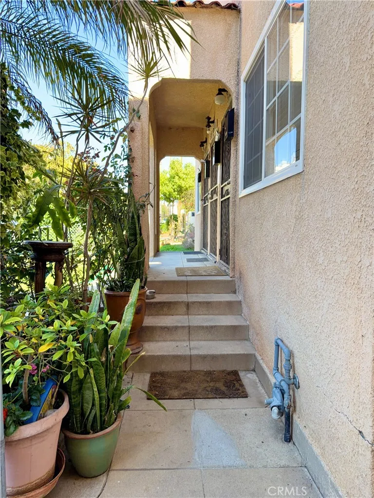 5048 E Echo Street Los Angeles, CA 90042