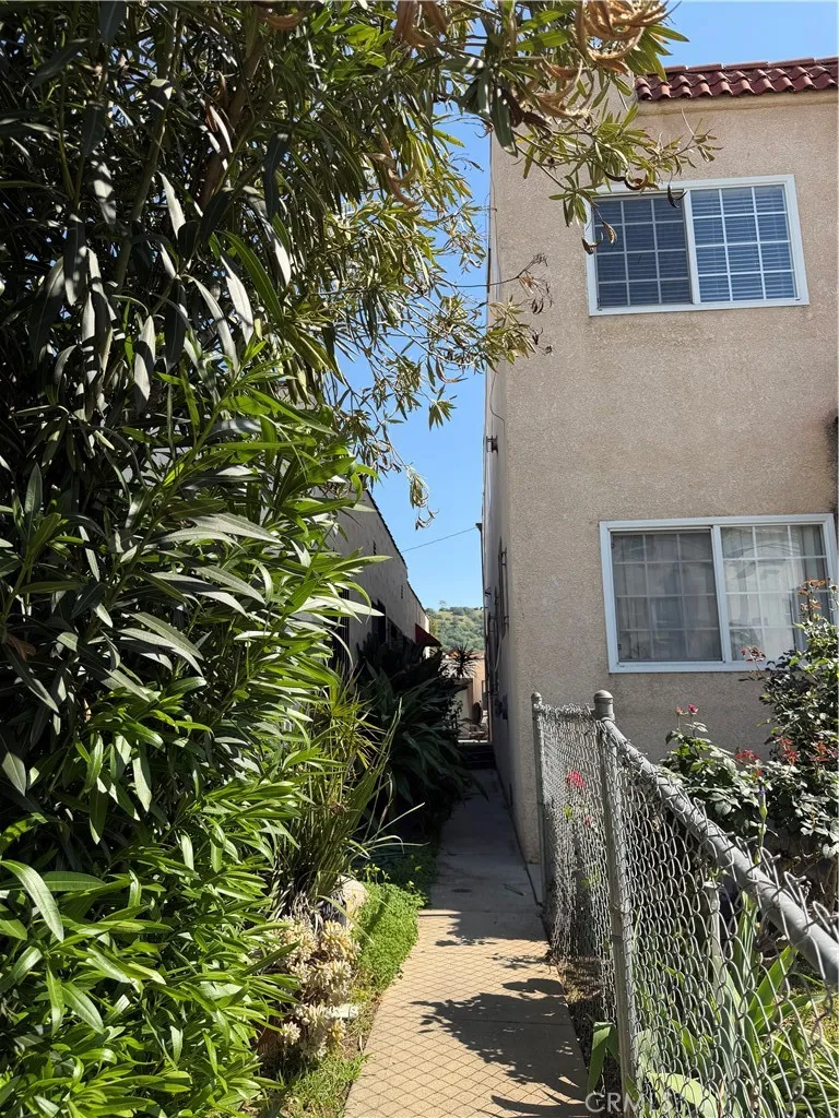 5048 E Echo Street Los Angeles, CA 90042
