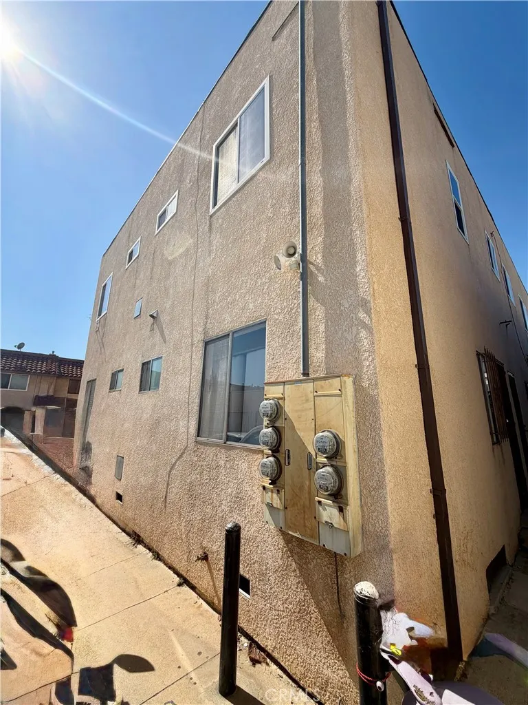 5048 E Echo Street Los Angeles, CA 90042