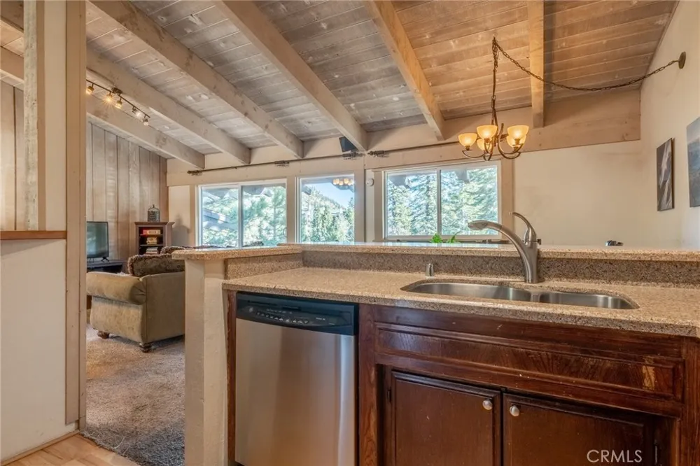 221 Canyon Blvd #206 Mammoth Lakes, CA 93546