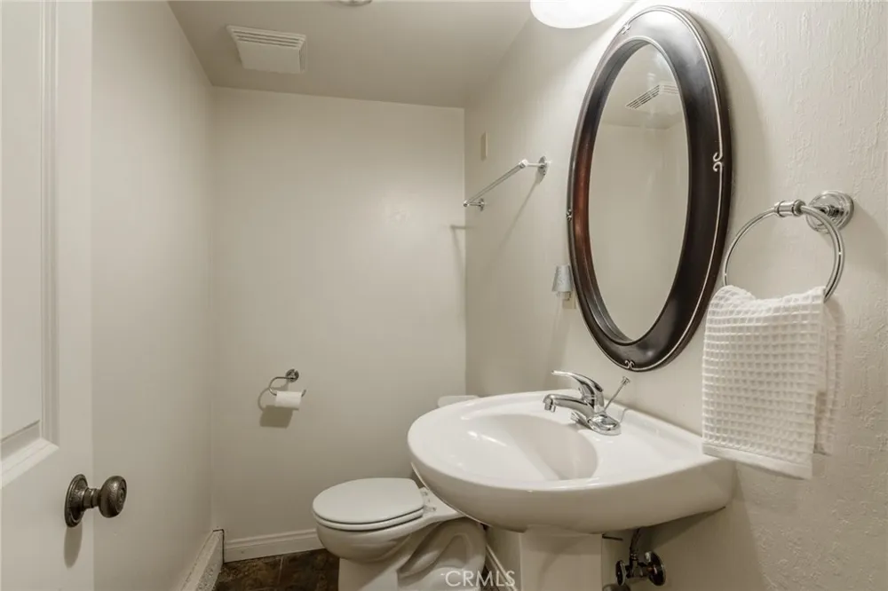221 Canyon Blvd #206 Mammoth Lakes, CA 93546