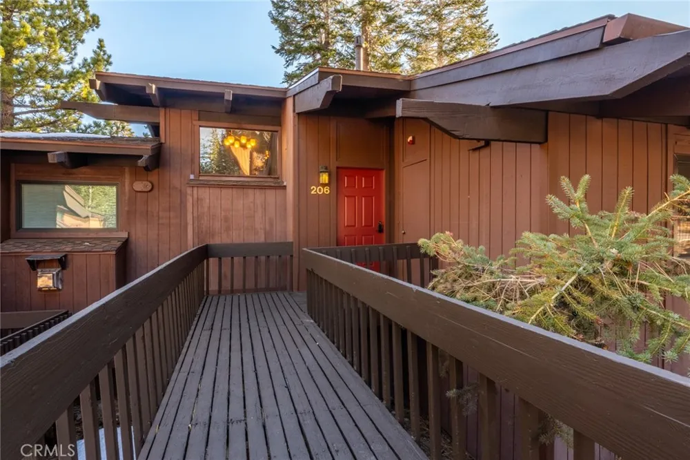 221 Canyon Blvd #206 Mammoth Lakes, CA 93546