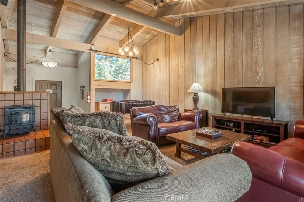 221 Canyon Blvd #206 Mammoth Lakes, CA 93546
