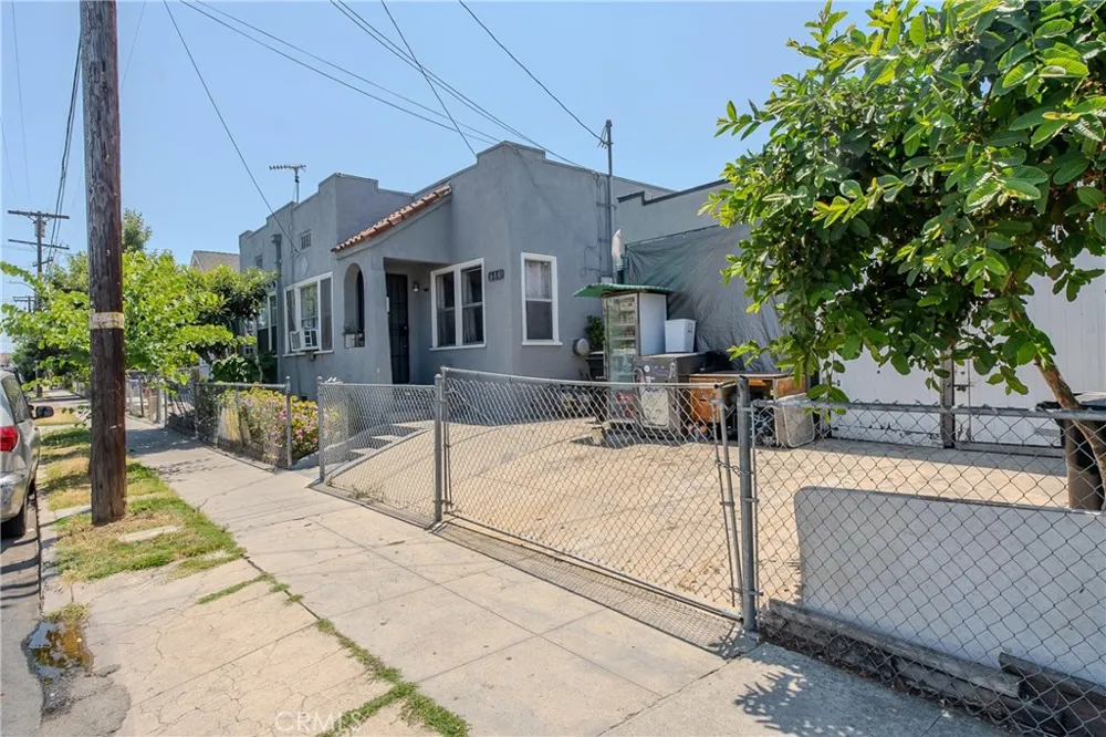 2500 Trinity Street Los Angeles, CA 90011