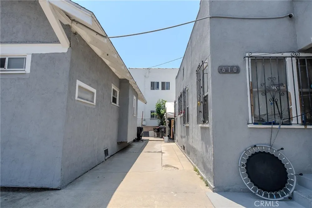 2500 Trinity Street Los Angeles, CA 90011