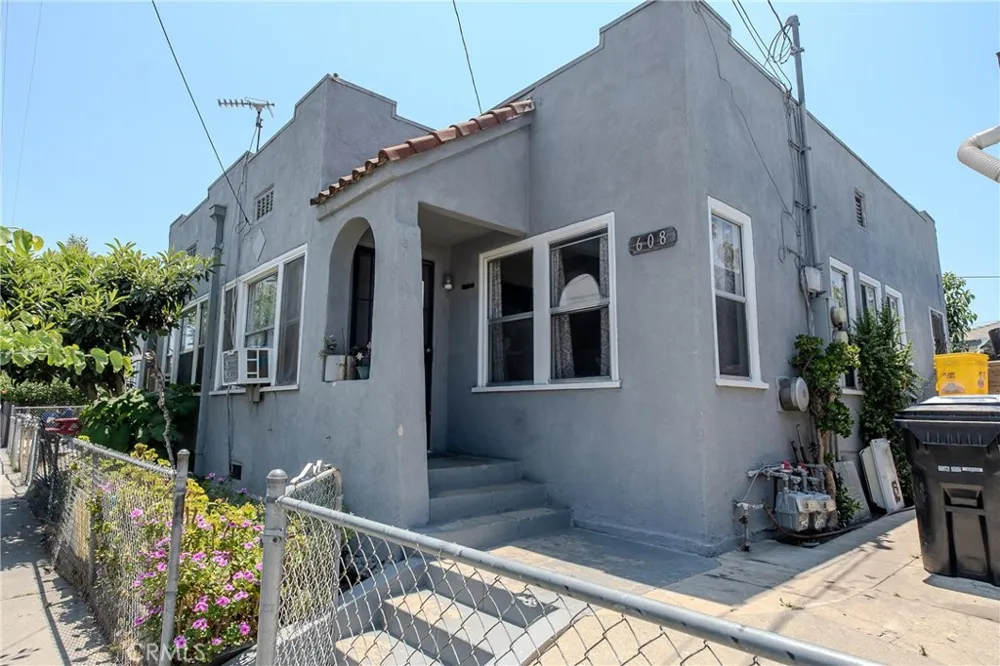 2500 Trinity Street Los Angeles, CA 90011