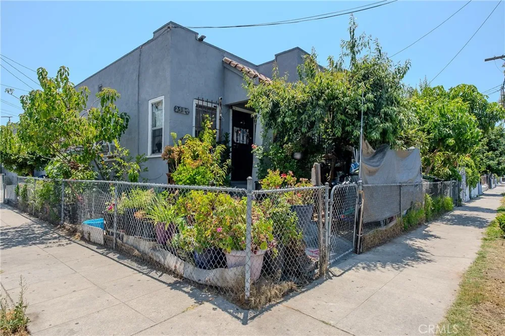 2500 Trinity Street Los Angeles, CA 90011