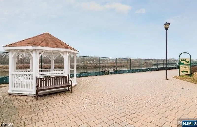 651 Riverside B13 Lyndhurst, NJ 07071