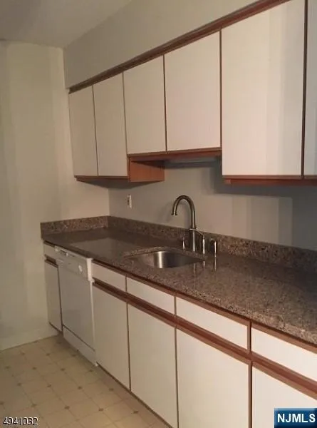 651 Riverside B13 Lyndhurst, NJ 07071
